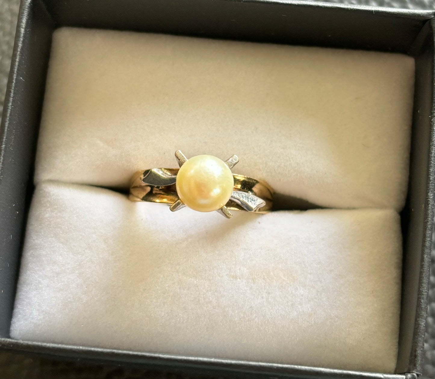 9ct Gold Natural Freshwater Pearl Ring