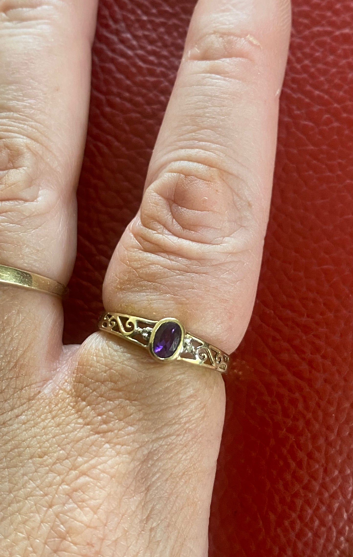 9ct Gold Natural Bezel Set Amethyst & Filigree Band Ring