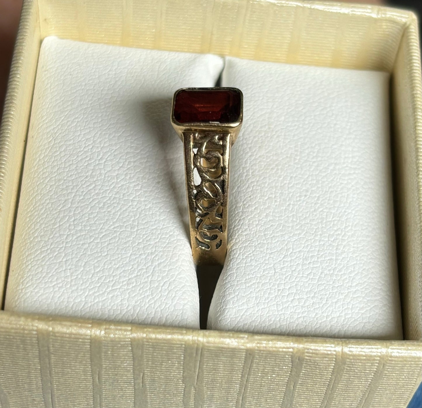 9ct Gold Natural Deep Red Garnet & Filigree Ring