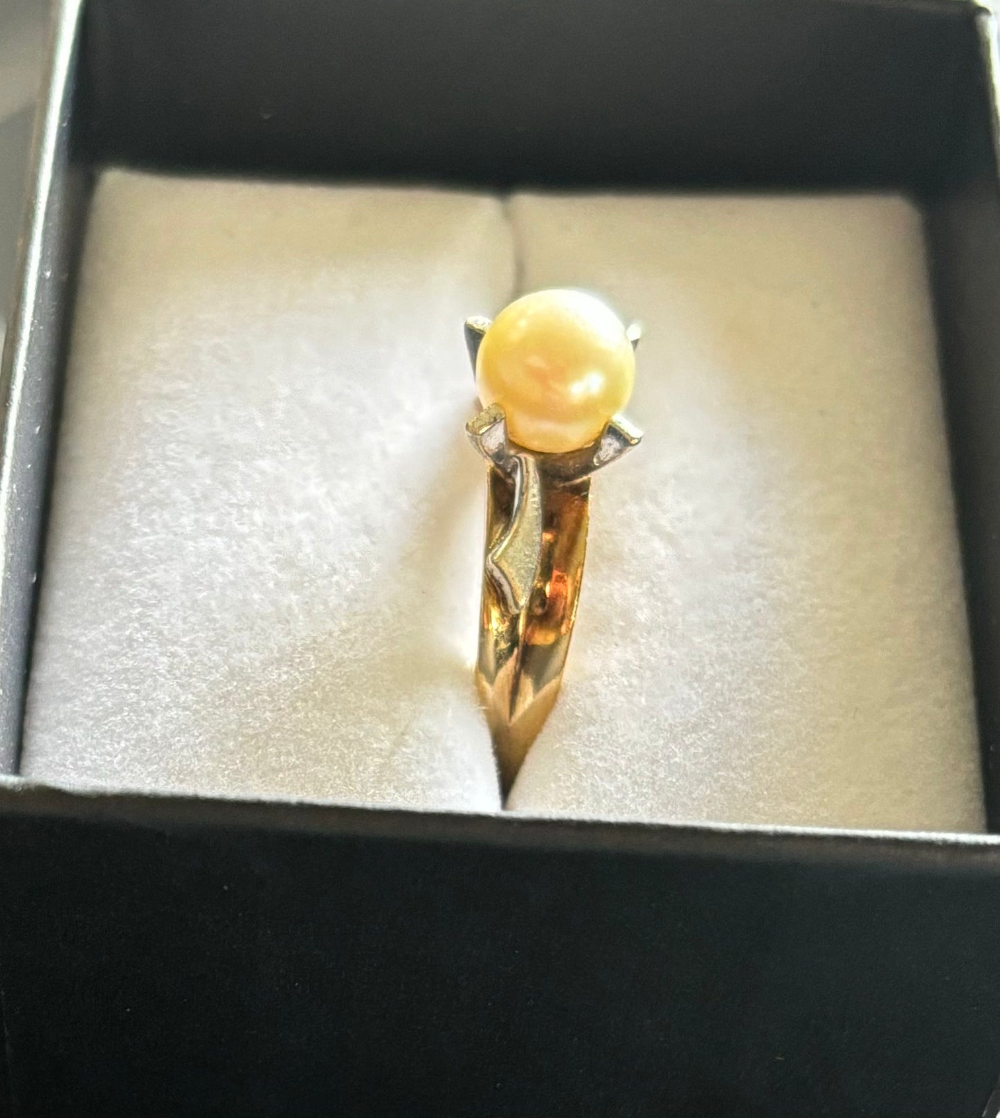 9ct Gold Natural Freshwater Pearl Ring