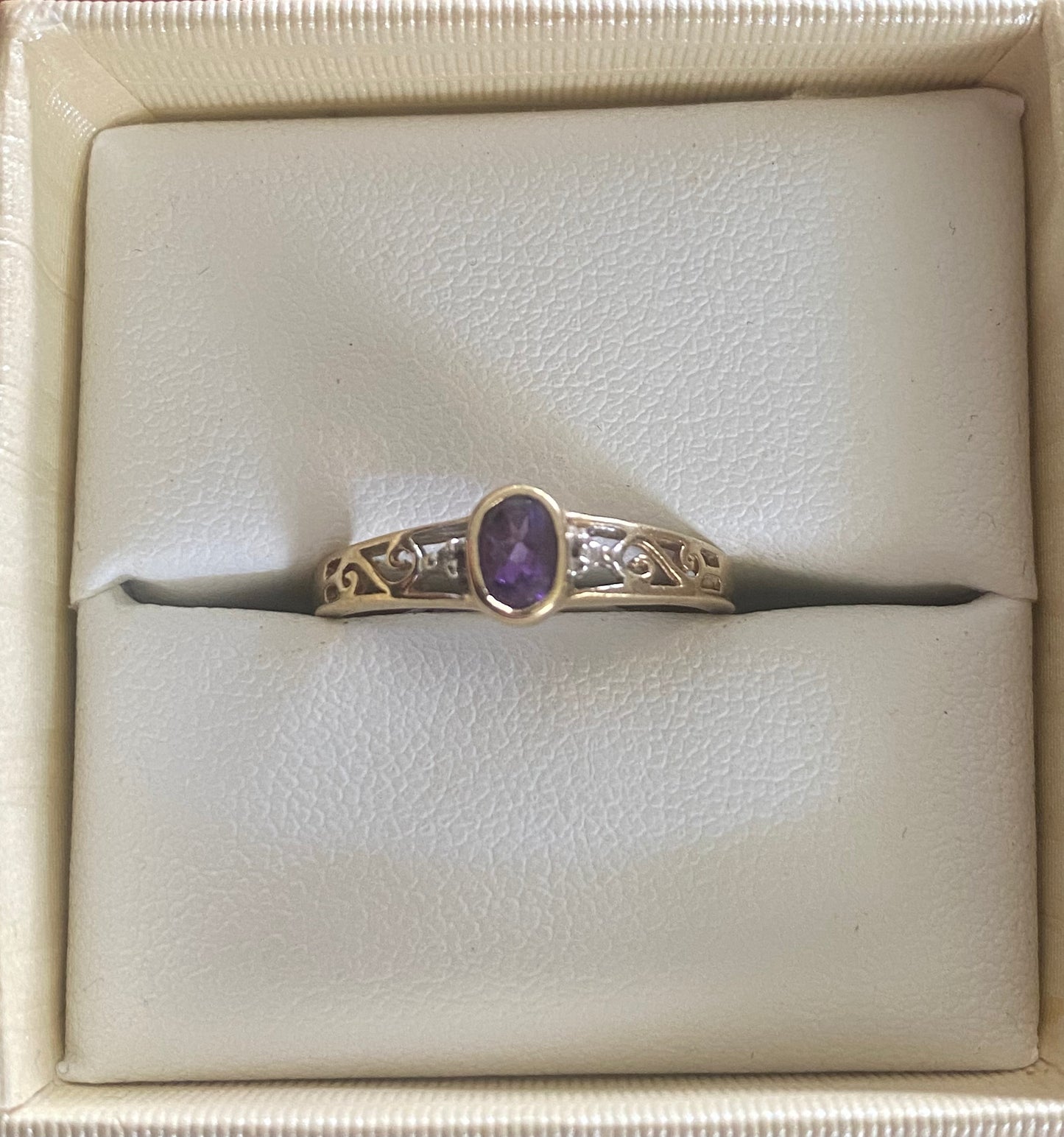 9ct Gold Natural Bezel Set Amethyst & Filigree Band Ring