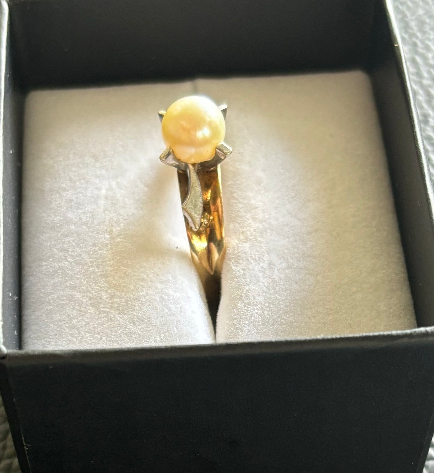 9ct Gold Natural Freshwater Pearl Ring