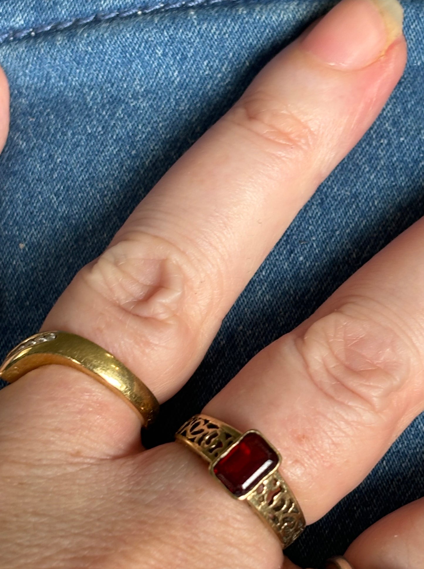 9ct Gold Natural Deep Red Garnet & Filigree Ring