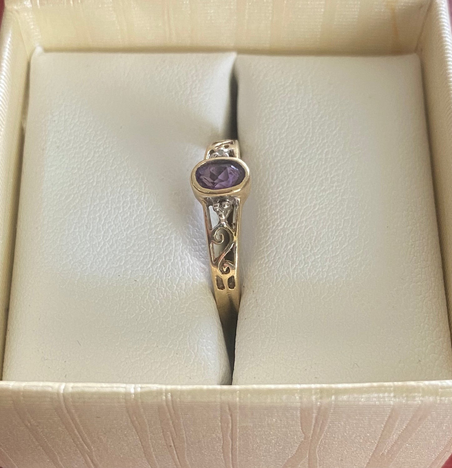 9ct Gold Natural Bezel Set Amethyst & Filigree Band Ring