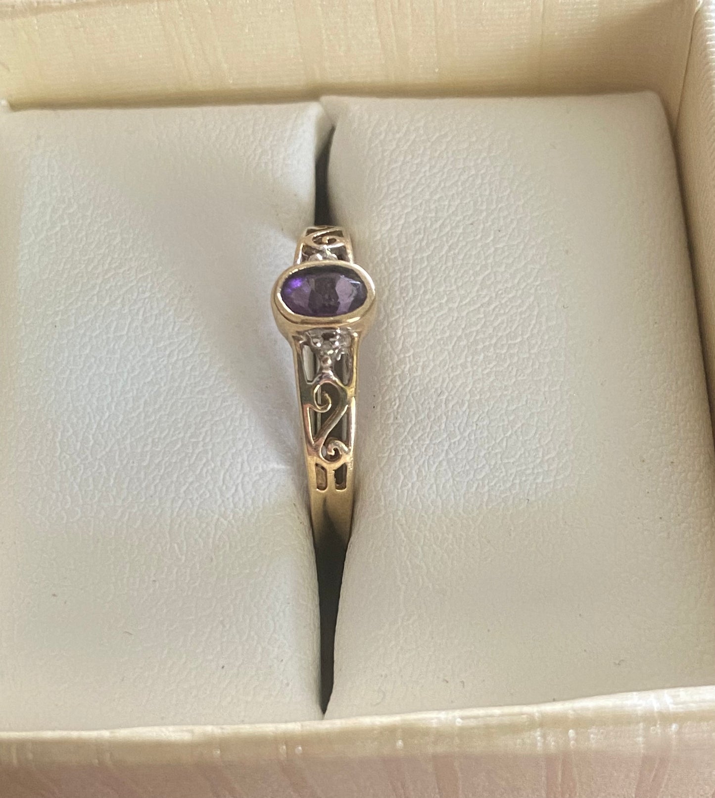 9ct Gold Natural Bezel Set Amethyst & Filigree Band Ring