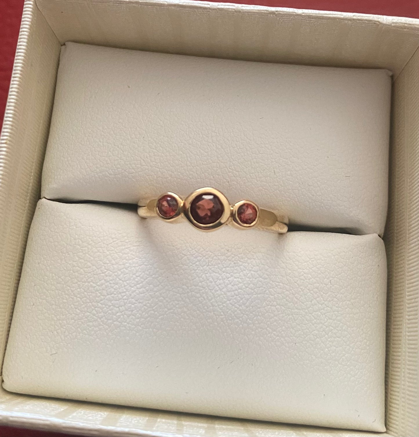 9ct Gold 3 Stunning Natural Bezel Set Deep Red Garnets Trilogy Band Ring