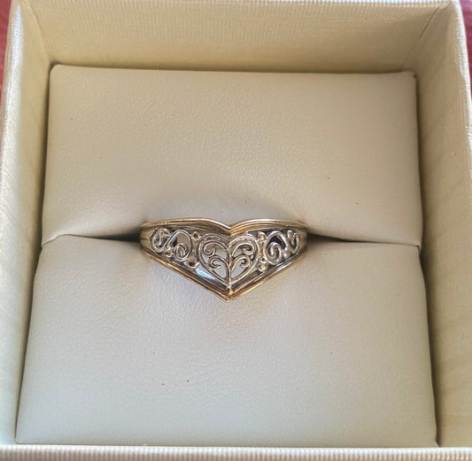 9ct Yellow & White Gold Love Heart Filigree Band Ring